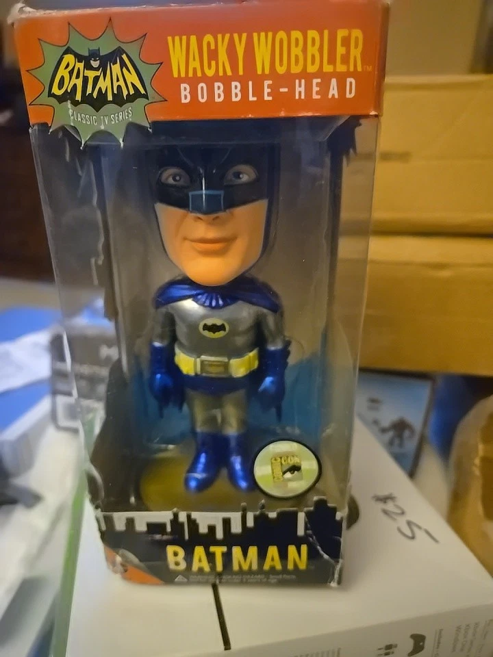 Preços baixos em Mesa colecionáveis do Batman Wacky Wobblers e