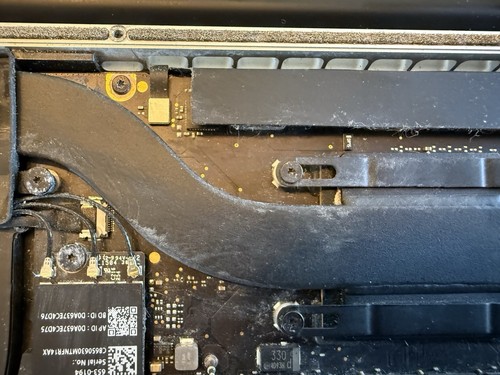 2015 Apple MacBook Pro 15" Retina - 2.2ghz i7. Liquid Damage And Screen Spots - Afbeelding 9 van 15
