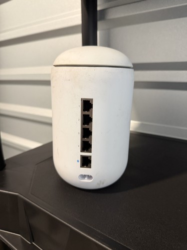 Ubiquiti UniFi Wireless Dream Machine UDM US Dual-Band GB Router 5 port+Wifi AP - Picture 2 of 3