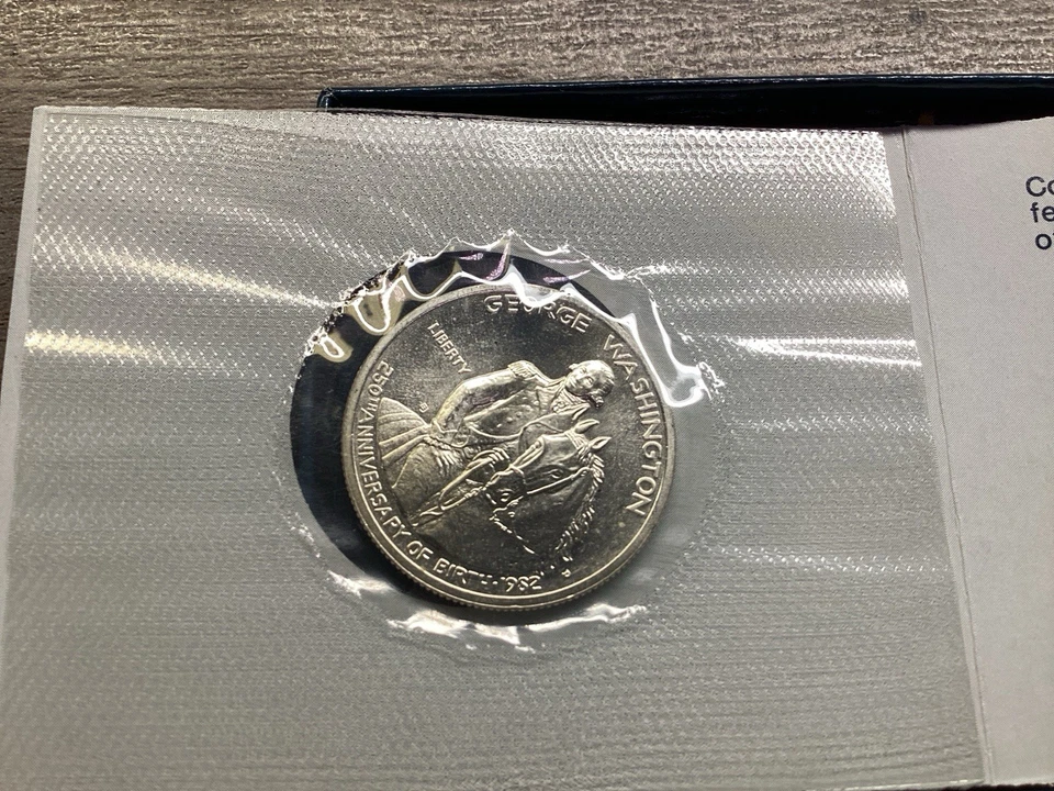 1982 Washington Uncirculated Commemorative Silver Half Dollar Box COA 60825 21 - Image 2 of 3