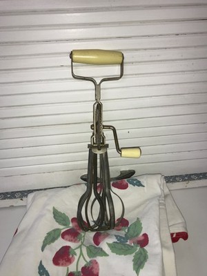 Vintage Taplin Mfg. Co.Hand Egg Beater Mixer Yellow Wood Handle USA   ..  s4