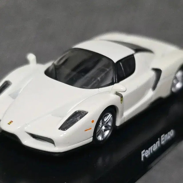 Gosha 1/64 Diecast Ferrari Enzo White Model - Excellent Condition