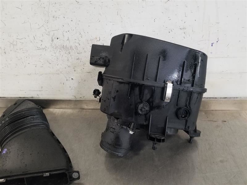 19 2019 MASERATI LEVANTE 3.0L PASSENGER RIGHT ENGINE AIR CLEANER AIR INTAKE 