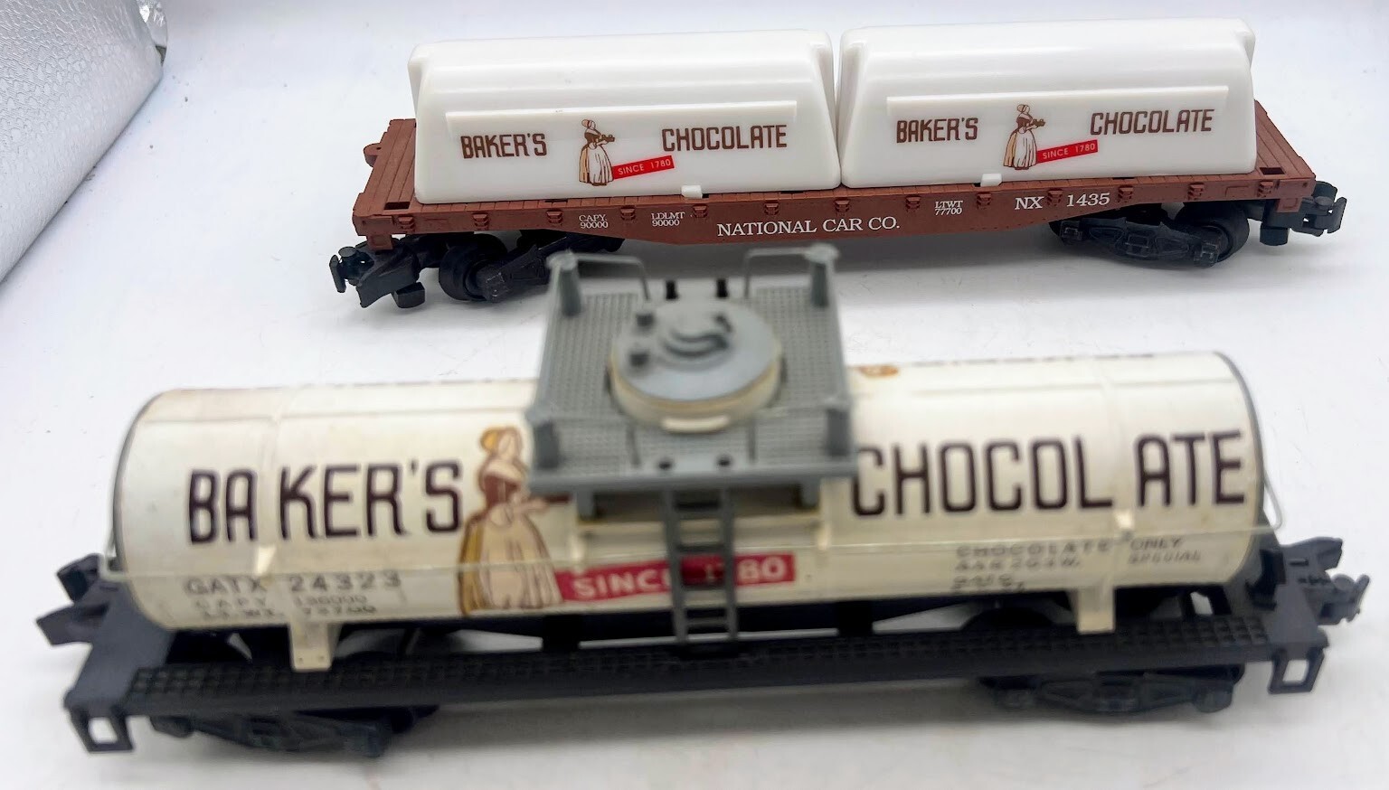 American Flyer 24323 Baker's Chocolate Tank Car with Gray Ends with