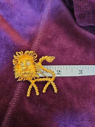 Vintage goldfarbene dünne Löwe strukturierte Brosche Anstecknadel Strass Augen ausdrucksstarkes Gesicht - Bild 5 von 6