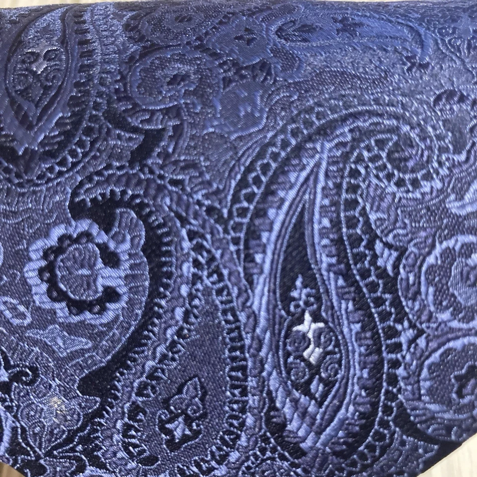 TOMMY HILFIGER Mens Blue Paisley Silk Neck Tie Made In USA. - Image 2 of 4