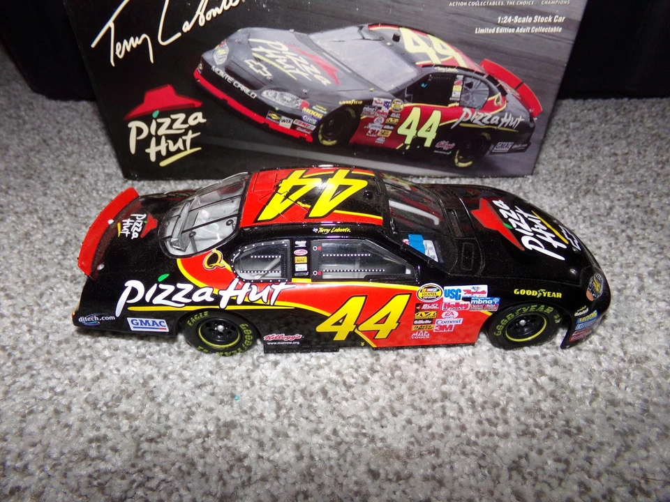1/24 TERRY LABONTE #44 PIZZA HUT CWB  2005 ACTION NASCAR DIECAST 1 OF 144 MADE - Image 3 of 4