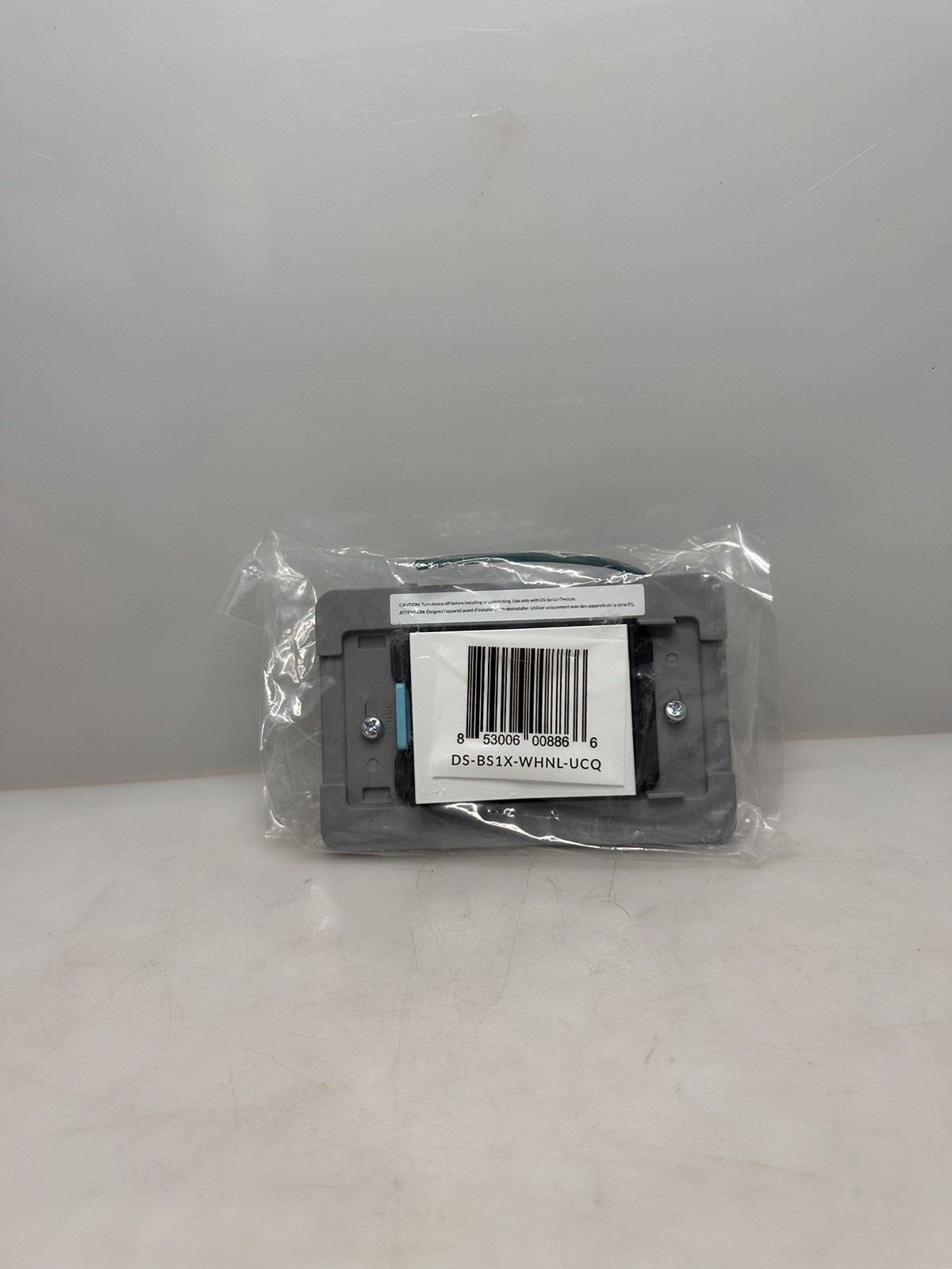 Deako DS-BS1X-WHNL-UCQ 1-Gang Quick Wire Backplate w/ 1Pole Simple Rocker Switch