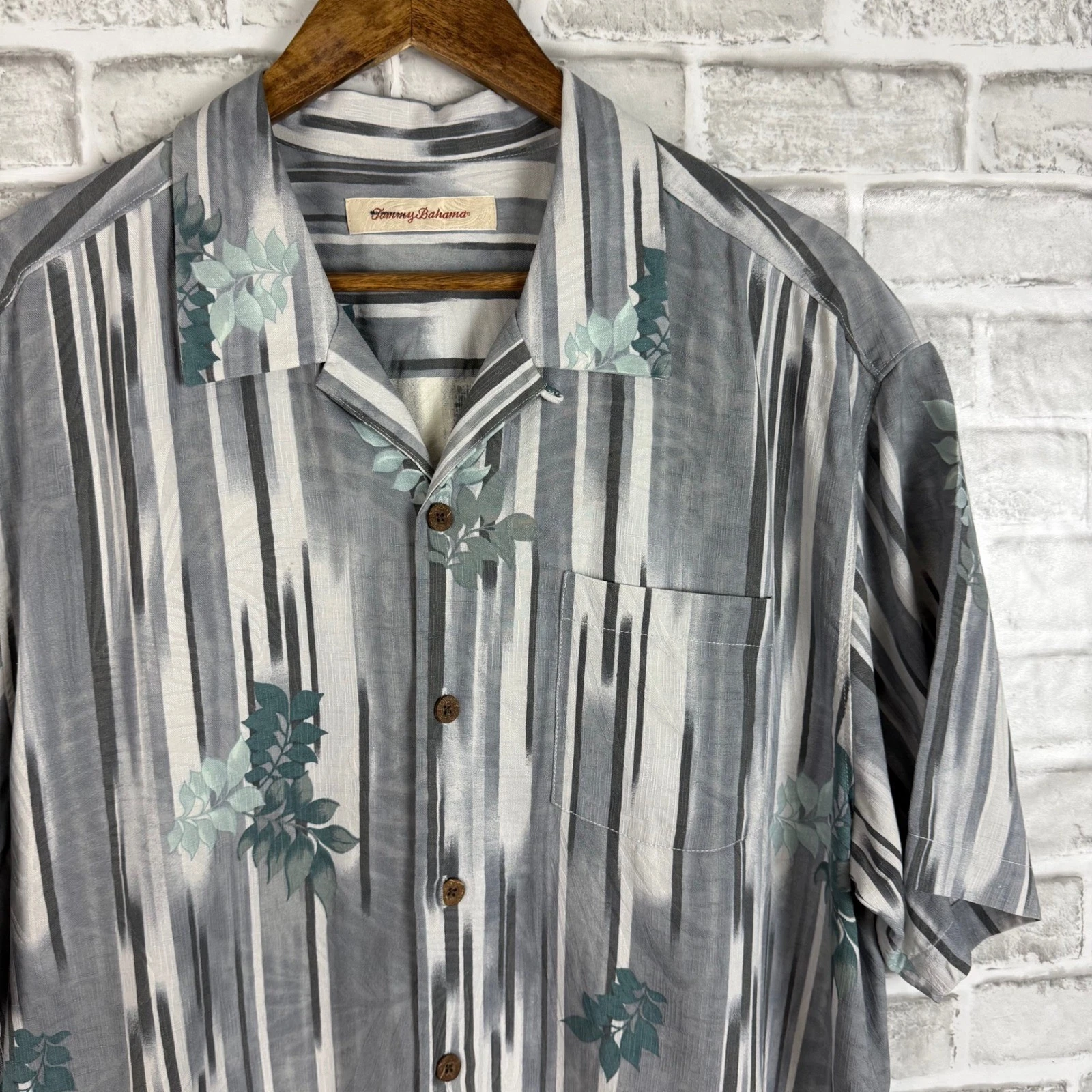 Tommy Bahama Mens Large Silk Camp Shirt Grey Abstract Stripe Tropical Leaf Print