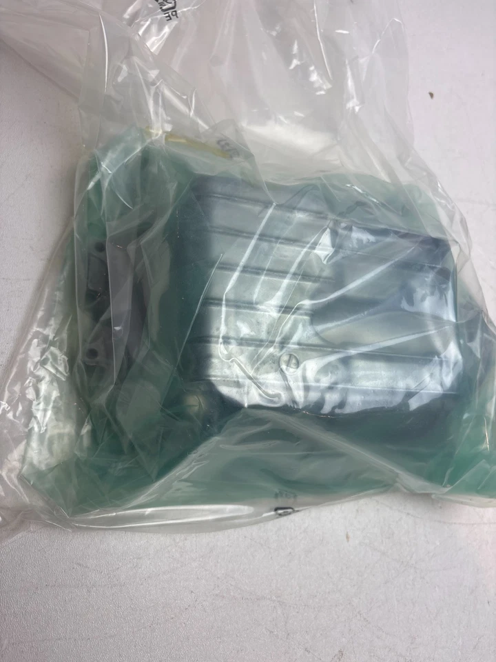 NUEVO OEM Honda 11210-MBB-D40 cárter inferior cárter VTR1000 Firestorm SuperHawk Foto 4 de 4