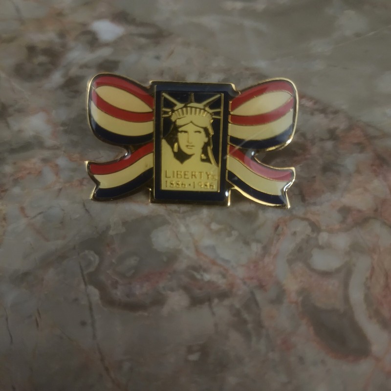 Liberty 1886-1986 Stamp and Ribbon Lapel Pin 