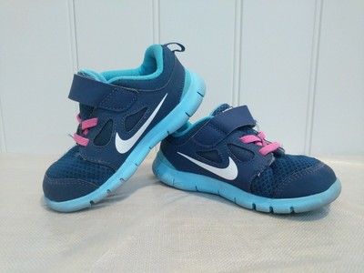 navy blue tennis shoes