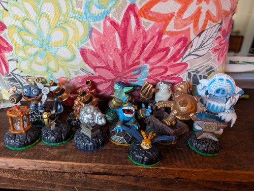 Activision Skylanders Game Pieces Lot Action Figures 10 Pieces Used