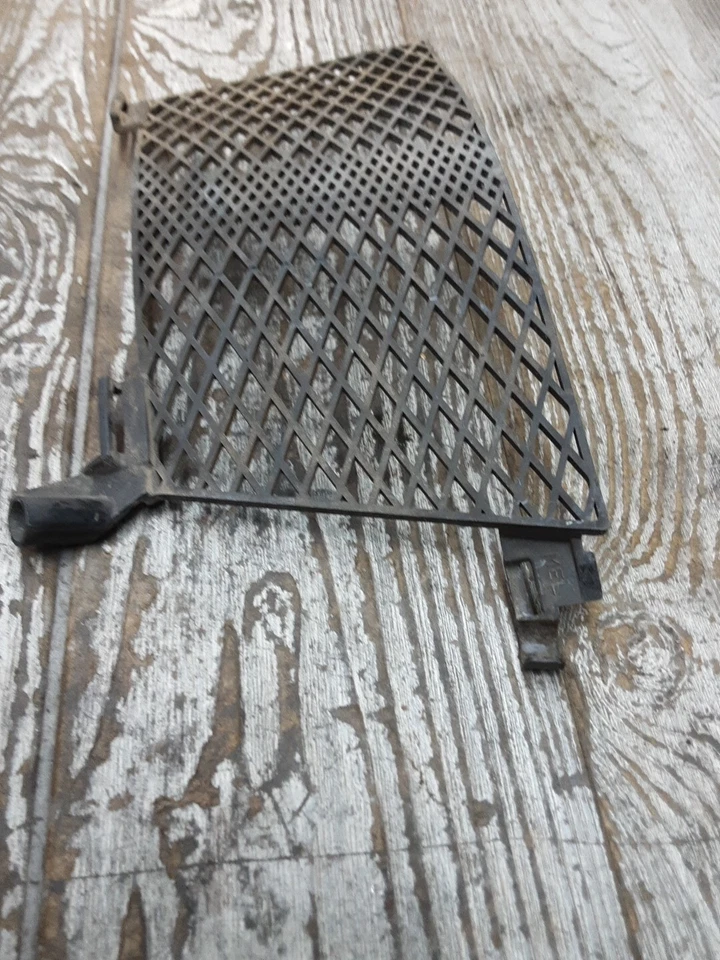 06 06-07 Honda CBR1000 CBR1000RR 2006 cubierta inferior rejilla radiador 19032-MEL-D20 Foto 3 de 4