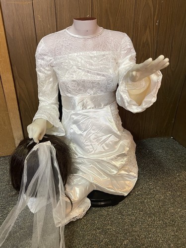 LIFE SIZE Terror Haunting Halloween Prop GEMMY HEADLESS BRIDE ANIMATED FIRST - Picture 14 of 15