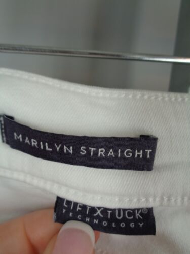 Pantalones de mezclilla NYDJ Marilyn rectos blancos con puño corto talla 10 tecnología Lift Tuck nuevos - Imagen 8 de 9