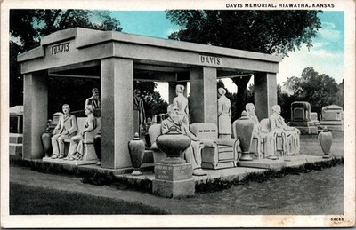 Davis Memorial Hiawatha Kansas Vintage Linen Postcard Curt Teich S4268