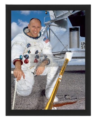 ASTRONAUT ALAN BEAN APOLLO 12 LUNAR LANDER MOCKUP 8X10 FRAMED PHOTO