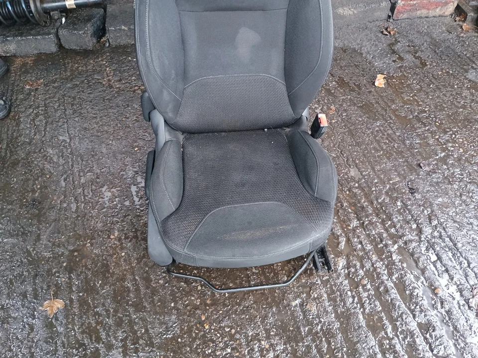 CITROEN DS3 2014 3 DOOR OSF DRIVER SIDE FRONT SEAT ASSEMBLY - Image 2 of 4