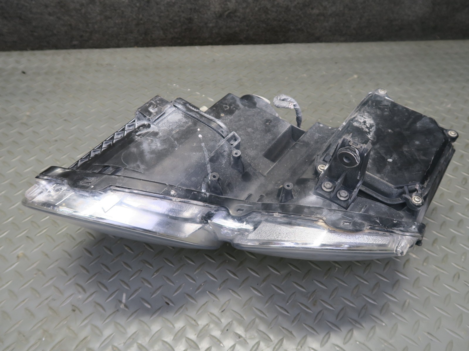 2006-2012 BENTLEY CONTINENTAL FLYING SPUR FRONT RIGHT XENON HID HEADLIGHT LAMP