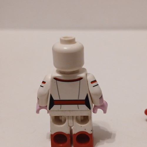 Lego COLTLBM13 The LEGO Batman Movie Minifigure –Nurse Harley Quinn –COLTLBM-13 - Picture 4 of 4