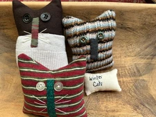 Primitive Winter Cats Set of Three Kitties  Bowl Fillers Ornies