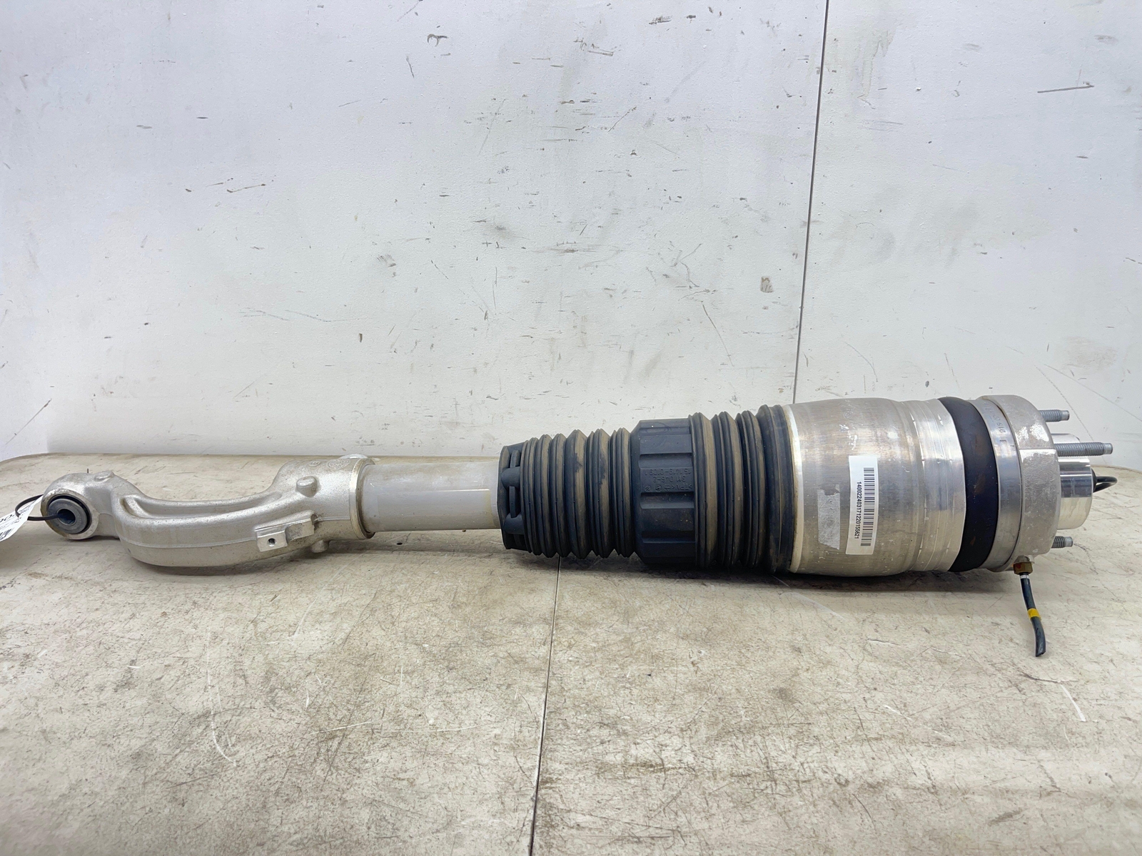 2017-2022 MASERATI LEVANTE FRONT RIGHT AIR SUSPENSION STRUT SHOCK ABSORBER OEM