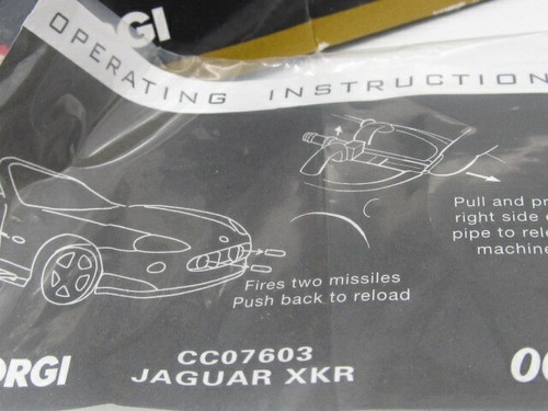CORGI JAMES BOND 007 JAGUAR XKR with working rear gun & missiles DIE ANOTHER DAY - Bild 9 von 10