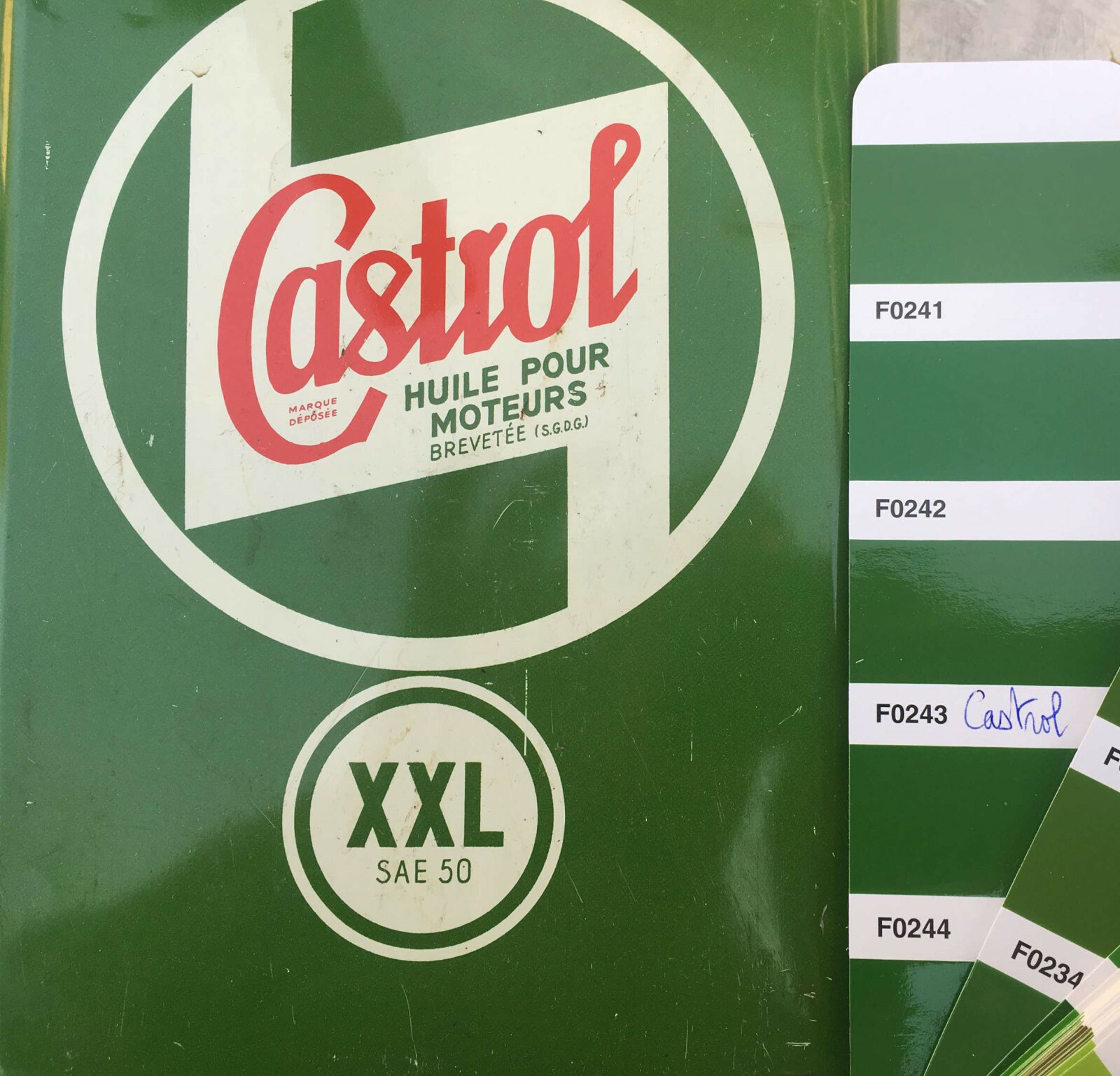 Peinture carrosserie vert CASTROL vintage brillant direct kit 0,5 L pour moto et auto ancienne