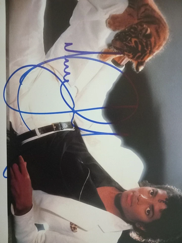 MICHAEL JACKSON SIGNED PICTURE 2009 RARE! - Image 2 of 2