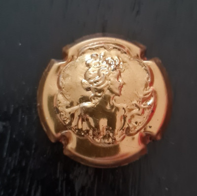 rare champagne capsule POMMERY n°A4 printed women gold
