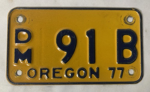 Rare Oregon Motorcycle License Plate - 1977 DEALER - DM #91B - Blue/Yellow, ‘77