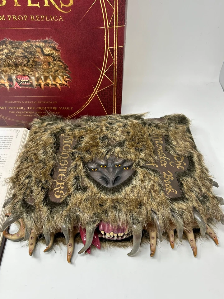 Edición Limitada Harry Potter: El Libro de los Monstruos Película Oficial Prop Re Foto 3 de 4