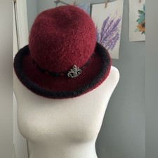 NWT ArtDeco 1920 The Mad Hatter Handmade Vintage Wool felt cloche hat brooch