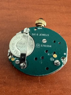 QUARTZ  ETA 578.004 WRIST WATCH MOVEMENT KEEPING TIME NEW BATTERY INSTALLED!!