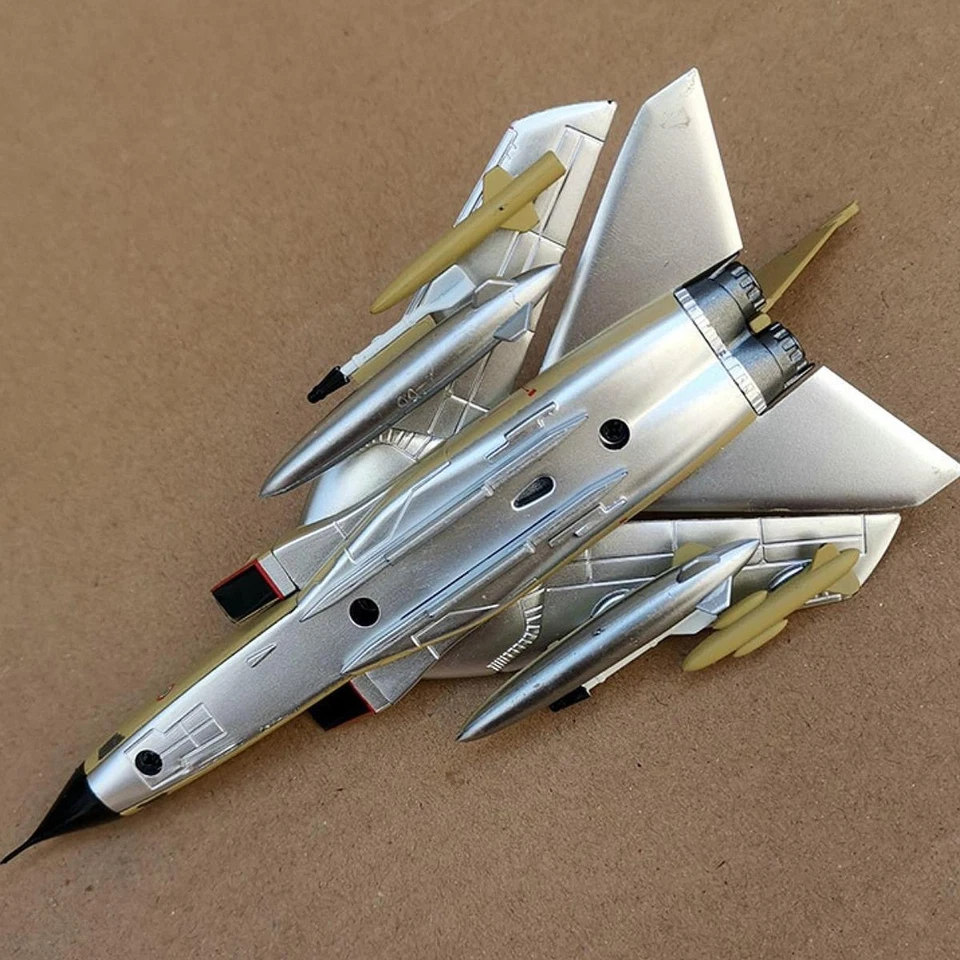 Modello di aereo pressofuso in lega 1/100 con supporto espositivo per mobile - Immagine 3 di 4