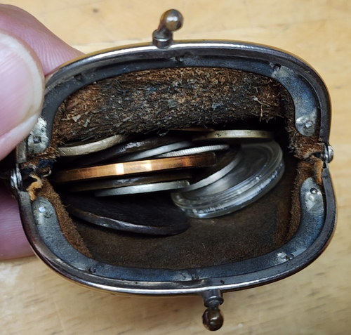 Vintage kleine Kiss Lock Geldbörse dunkelbraun Leder 3” x 3” - Bild 7 von 7