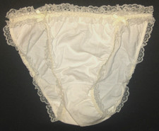 NOS Vintage White Cotton Heavily-Laced Trim Bow-Tie Bikini Panties 8 Hong Kong