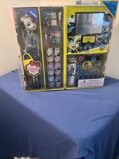 Nuevo en caja. Estuche de Maquillaje Monster High Muñeca Frankie Espejo Brillo de Labios Esmalte de Uñas