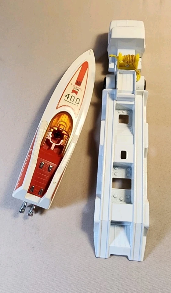 Matchbox Lesney Superkings K-27 Miss Embassy bote a motor con camión transportador Foto 4 de 4