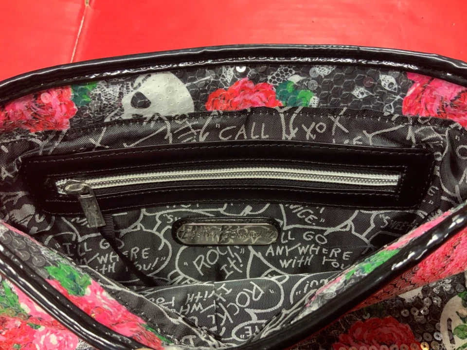 Bolso de Mano Betsey Johnson Calavera y Lentejuelas Rosa Foto 3 de 4