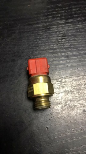 BMW 5 (E39) 525D Sensor 1741900 Temperaturschalter Sensor