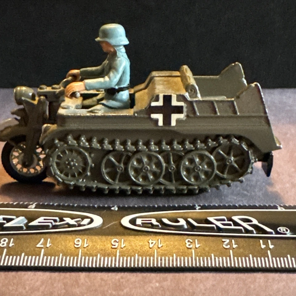 Asiento trasero Britains LTD Kettenkrad motocicleta semitrack fundido a presión soldado perdido Foto 2 de 4