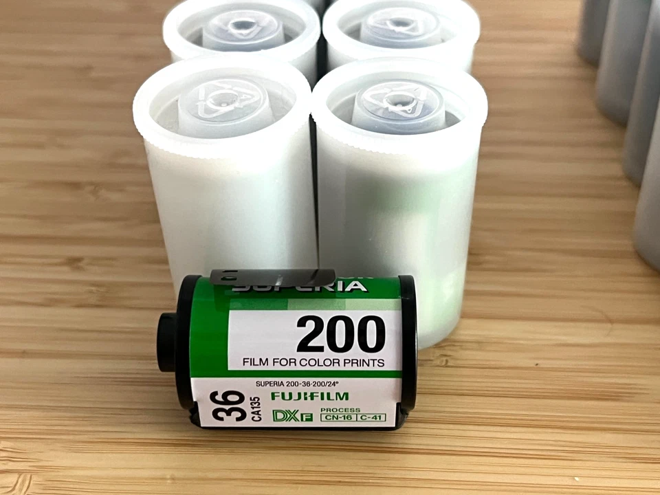 34 rollos Fuji Superia X-TRA 200, 800, 1600 35mm película 24/36 exposición ¡LOTE! Foto 4 de 4