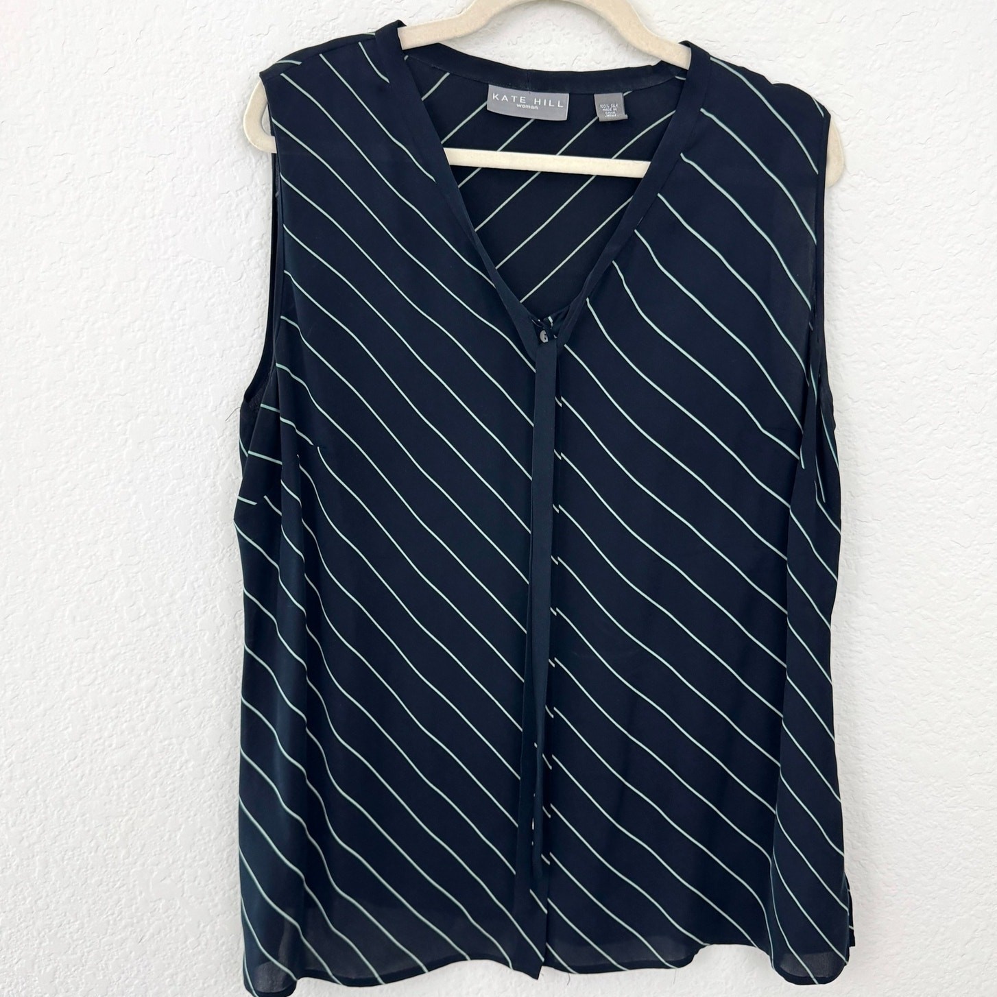 Kate Hill Womens Sleeveless Button Blouse Top Size 16W 100% Silk Stripe Blue