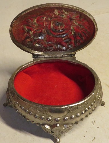 Vintage Small Metal Trinket Box Silver Tone Red Felt Lined Japan Footed Floral - Bild 8 von 14