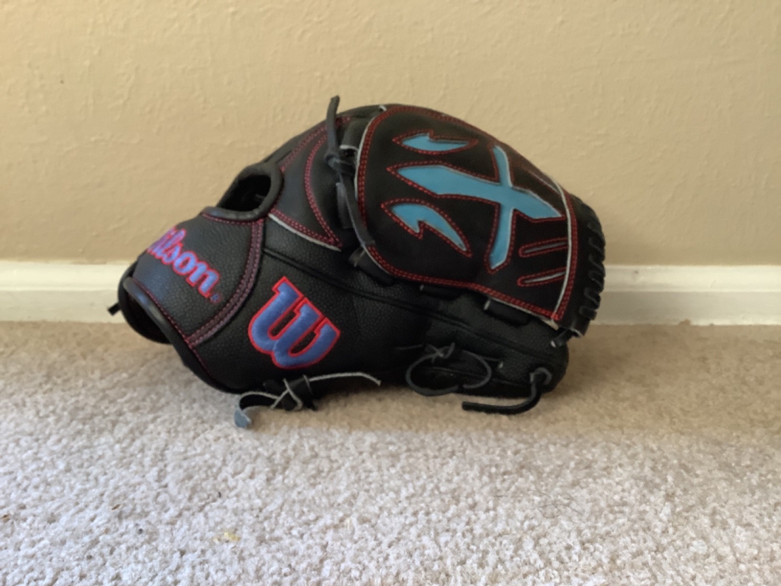 Wilson A2000 SuperSkin B23 12" Pitcher's Glove-right hand Pr