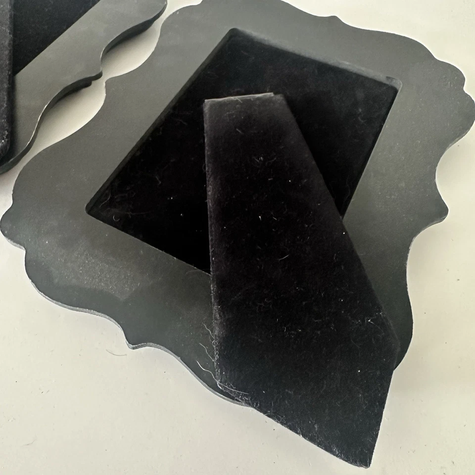 pair of black picture frames with an ornate, scalloped edge For 4x6 Photo - Image 4 of 4