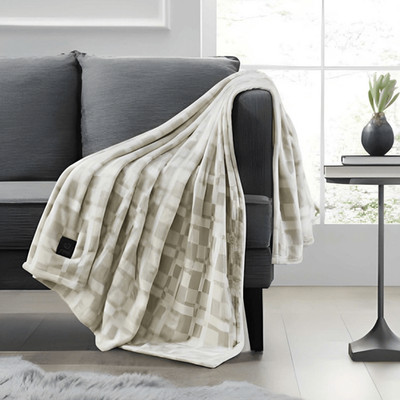 Brookstone Cozy Heated Printed Plush Throw 50  x 60  Chic Plaid Auto Shut-Off