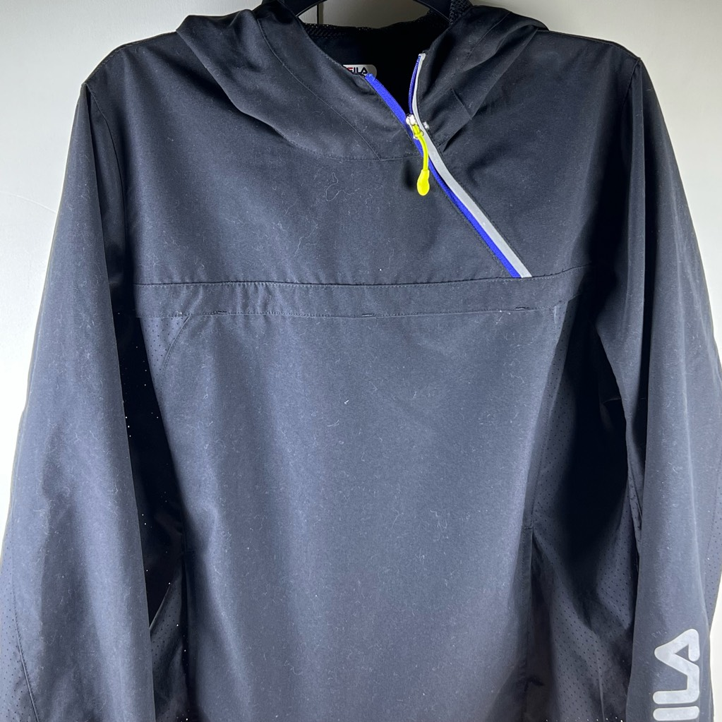 FILA Sport Giacca Donna Nera con Cappuccio Asimmetrica 1 4 Zip Maglia Foderata Spell Out L